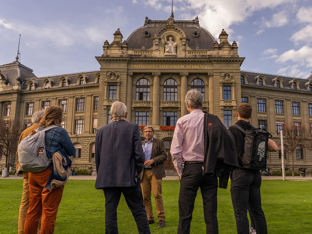 Alumniunibe Alumni Vor Dem HG